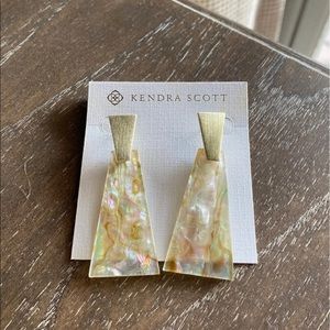 NEW Kendra Scott Collins Earrings